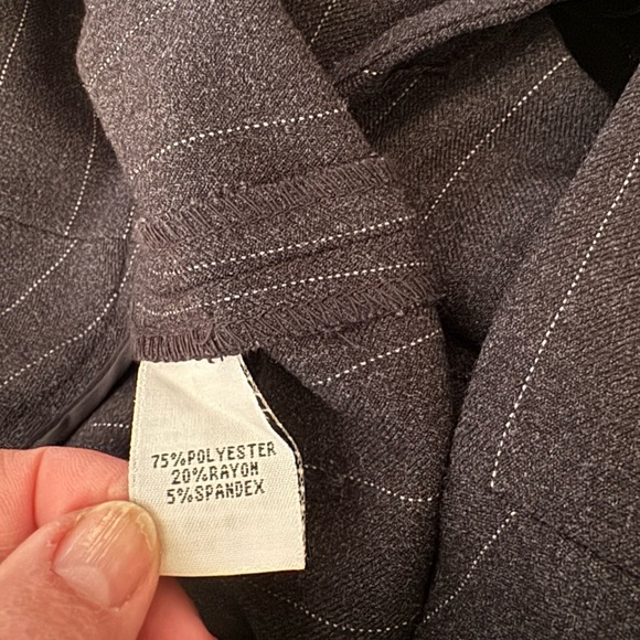 Kenneth Cole Pin stripe slacks Size 8 - Picture 4 of 4